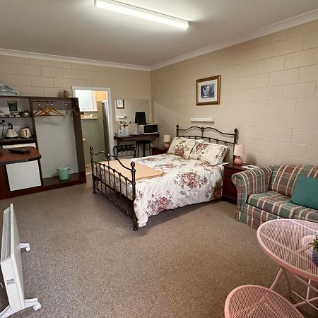 קומה Alpine Country Motel Plus Free Coffee מראה חיצוני תמונה