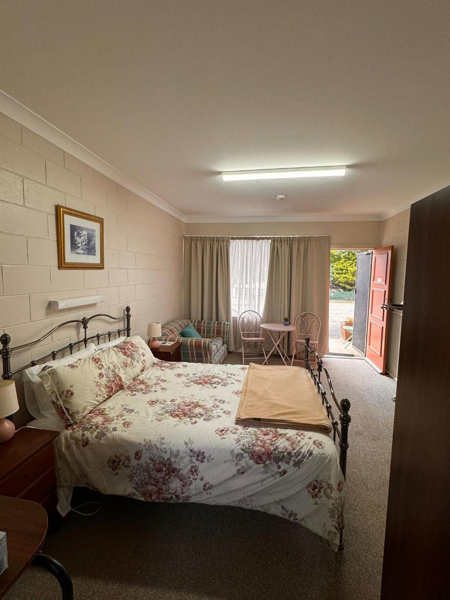 קומה Alpine Country Motel Plus Free Coffee מראה חיצוני תמונה